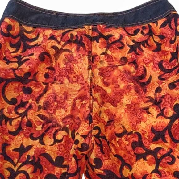 QUICKSILVER Men's Boardshorts Size 33 Fire Flame Print with Black Velvet Overlay - Picture 9 of 9